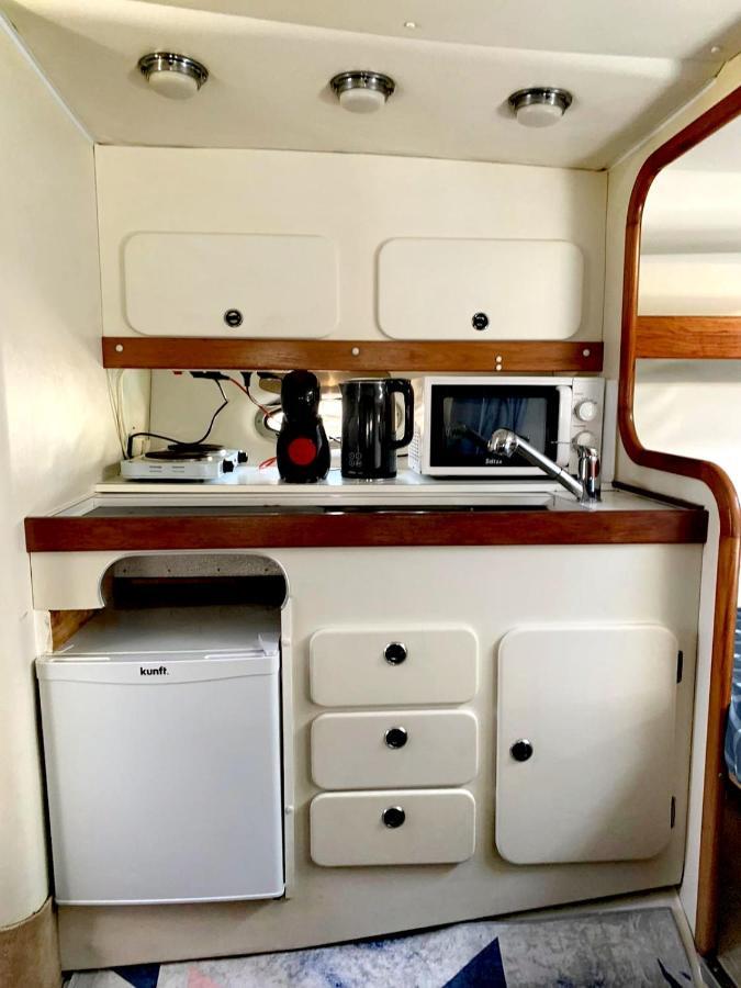 Cozy Private Two Rooms Yacht In Barcelona With Free Parking Sant Adria de Besos Exterior foto